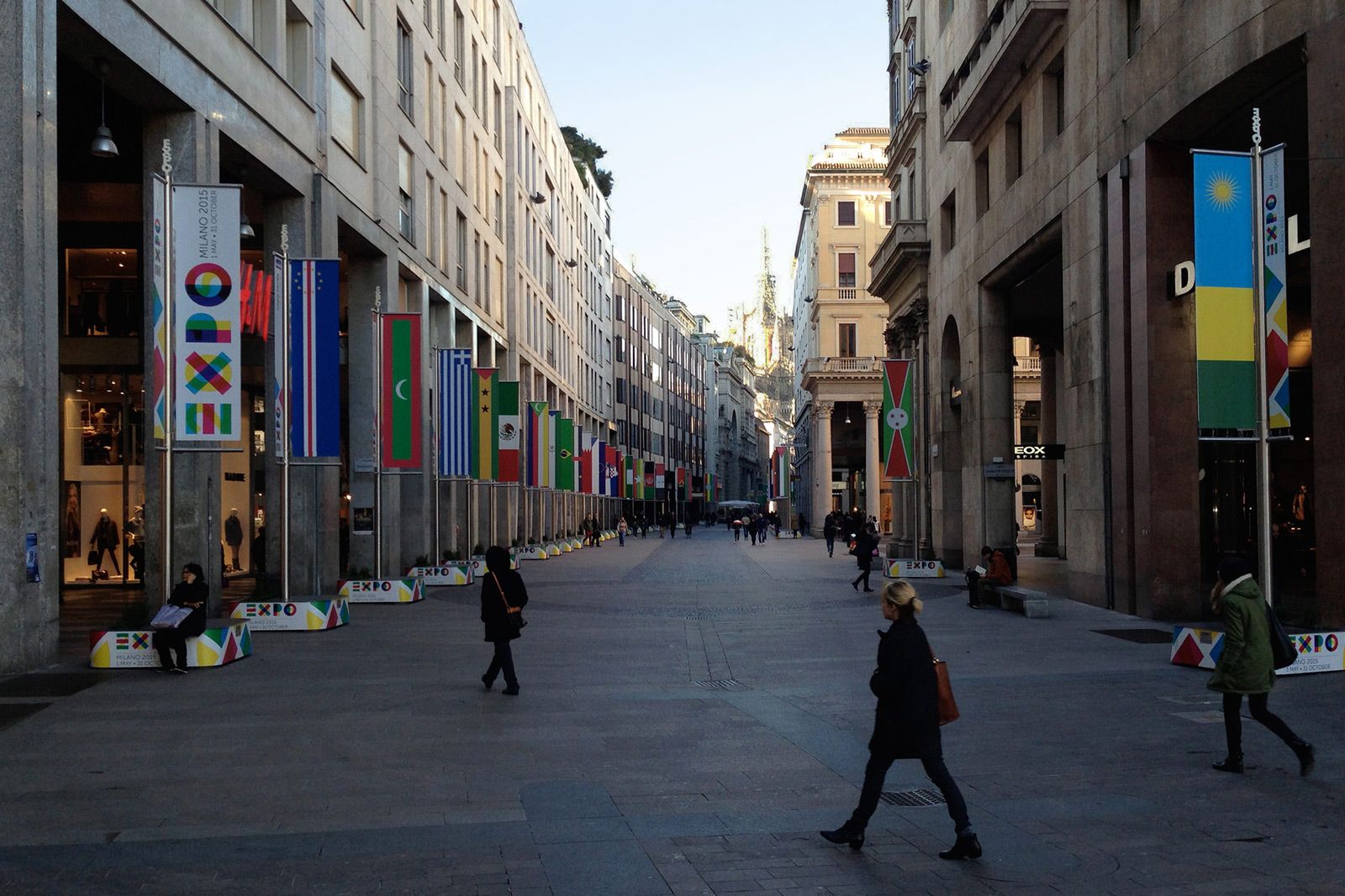 expo 2015 boulevard bandiere